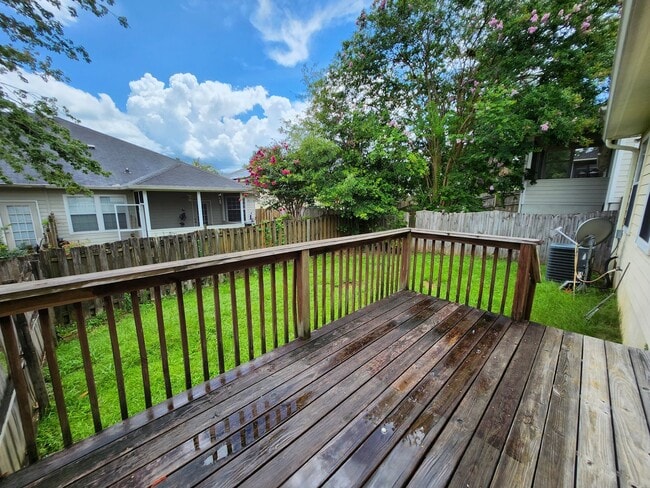 Building Photo - 3/2 townhome available for rent August 6, 2026, renting for $1795 per month, privacy fenced back ...