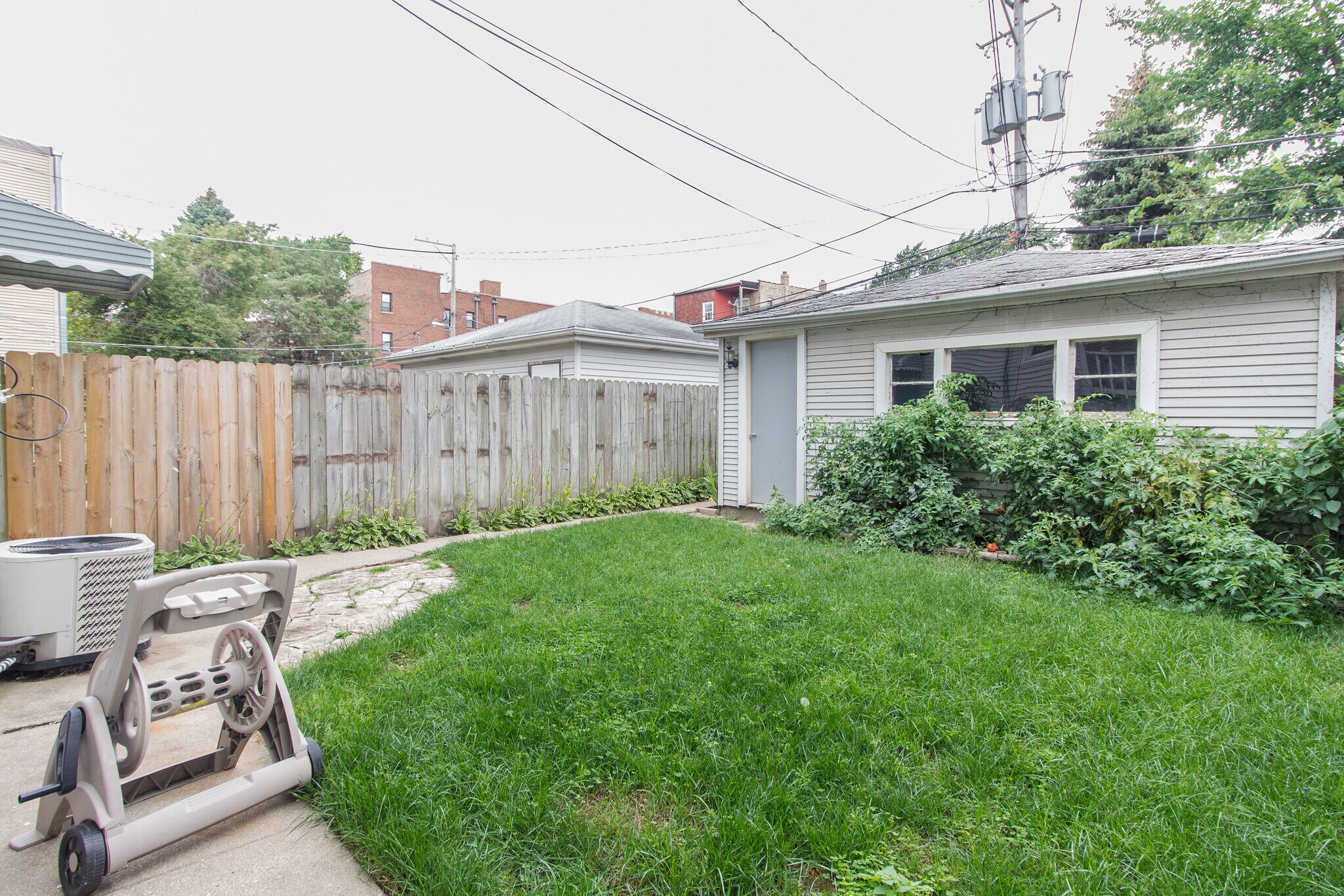 Building Photo - 1832 W Addison St