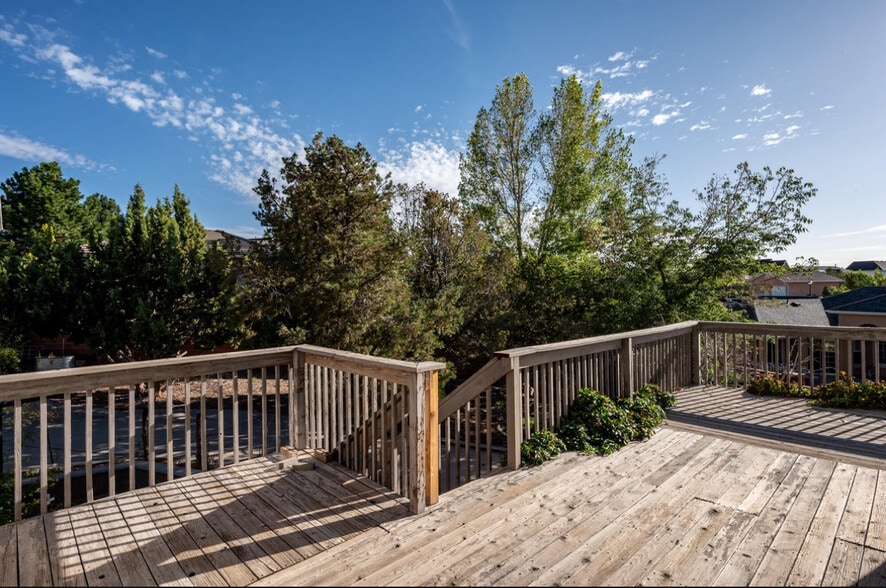 Building Photo - 298 S Staci Ct