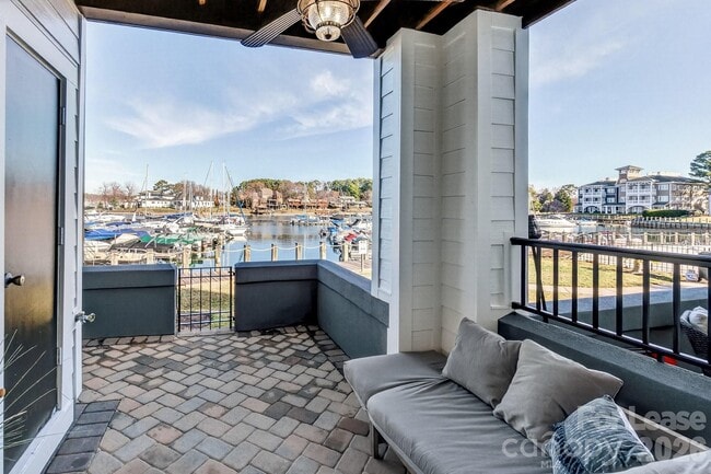 Building Photo - 18695 Vineyard Point Ln