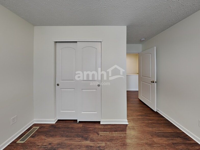 Building Photo - 1395 Ithaca Dr