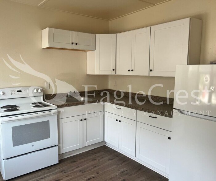 Building Photo - Sumach Four-Plex