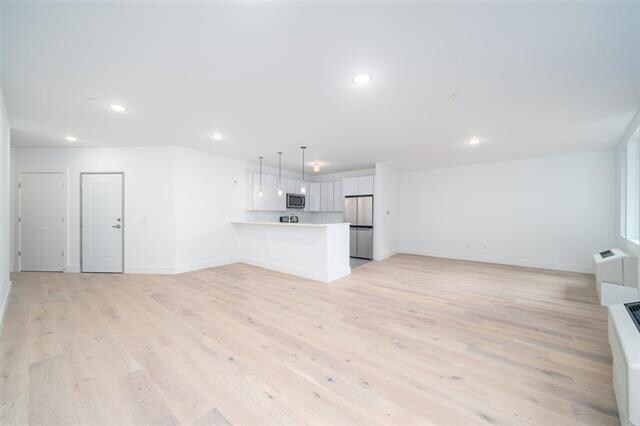 Building Photo - 8621 River Rd