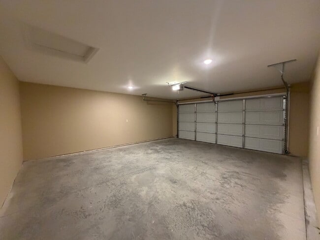Building Photo - BRAND-NEW 4BR/2BA Duplex/Patio home with Garage - Available Now near Hollister, Schools