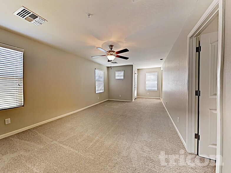 Building Photo - 12541 W Hummingbird Terrace