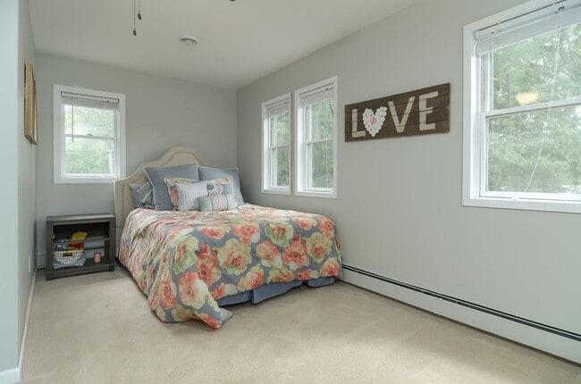 Building Photo - Nice Updated 3br/3ba In Wayzata (1 car garage)