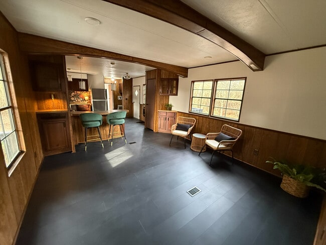 Building Photo - 1331 Oak Grove Rd