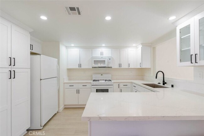 Building Photo - 514 E Ave J 9