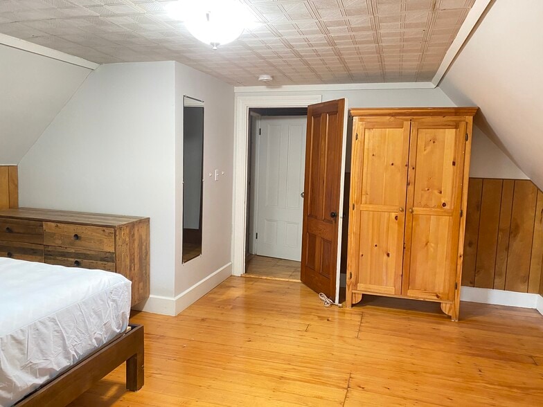 Building Photo - 90 Chandler St