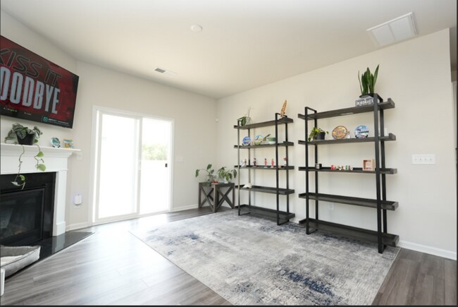 Building Photo - Spacious 4-Bedroom Home with Modern Comforts