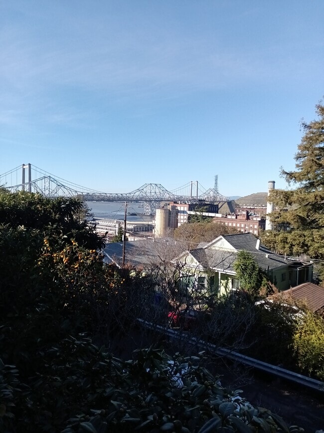 Building Photo - 725 Alhambra St