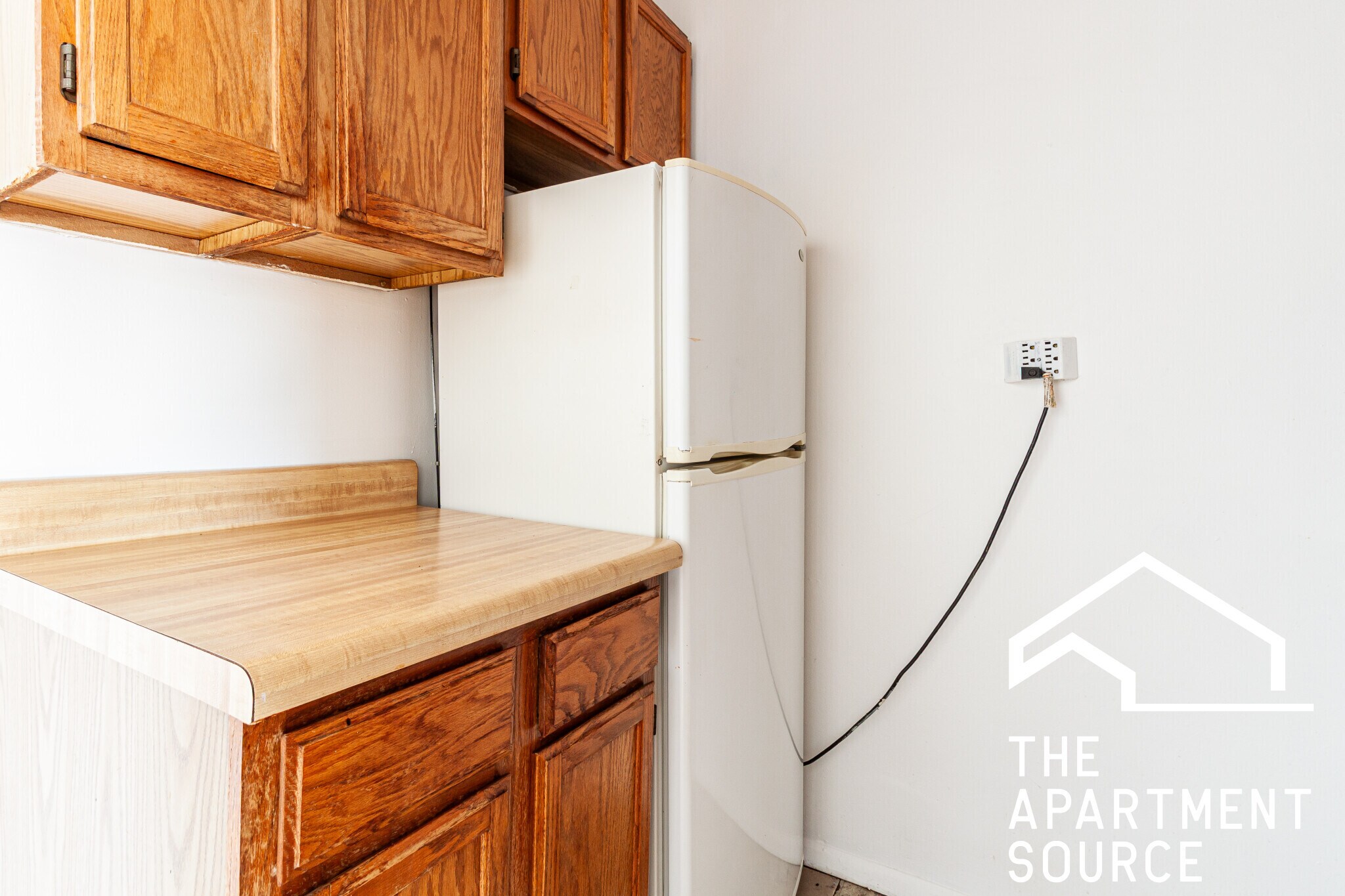 Building Photo - 717 W Belmont Ave