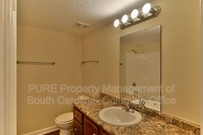 Building Photo - 515 Menlo Dr