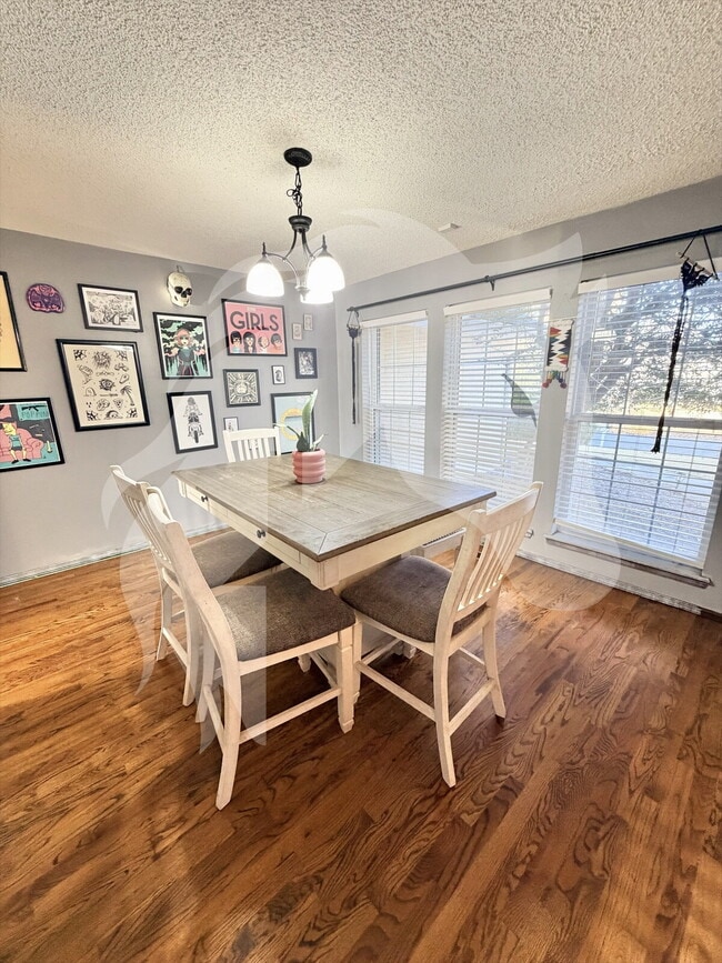 Building Photo - "Spacious 4-Bedroom Haven on Old Mallard Rd – Your Perfect Family Retreat in Enid!"