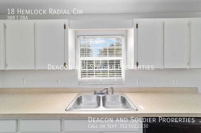 Building Photo - 18 Hemlock Radial Cir