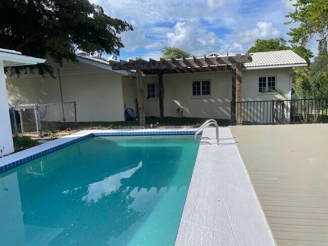 Building Photo - 3511 Jaffa Dr