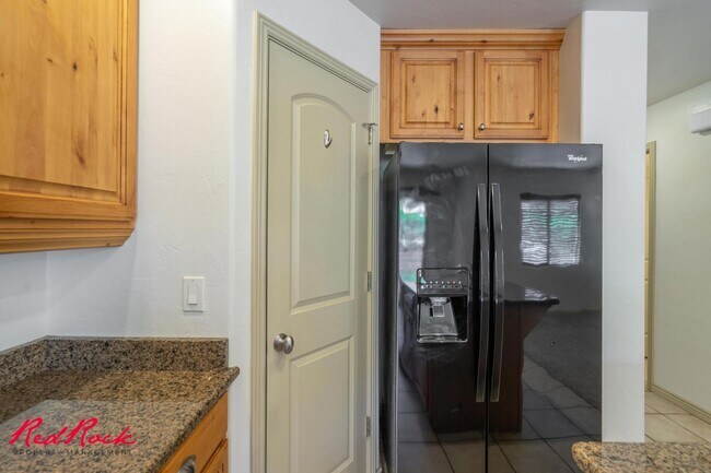 Building Photo - 3 Bedroom Townhome In Fossil Hills!