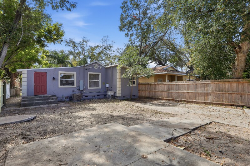 Building Photo - 1031 James Ave S