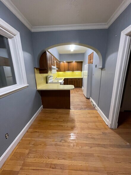 Kitchen - 102 N Center St