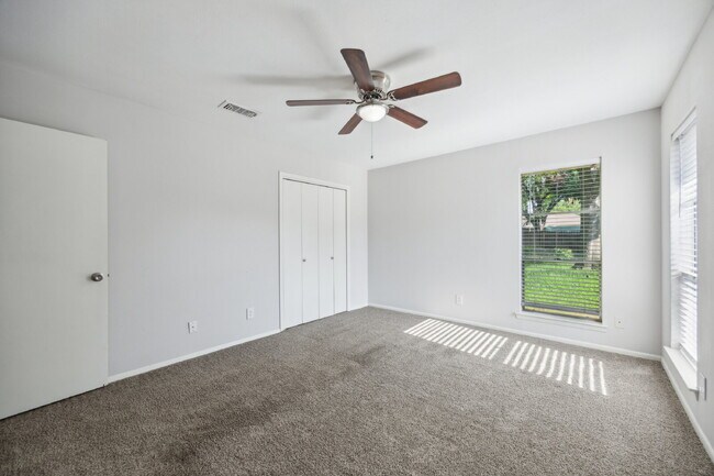 Building Photo - 1725 Northcrest Dr