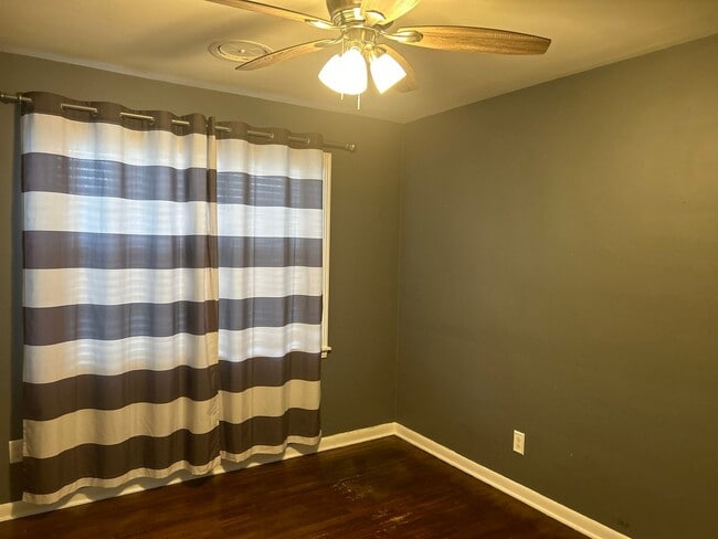 Building Photo - Welcome to this charming 3 bedroom, 1.5 bathroom home in Colonial Acres.