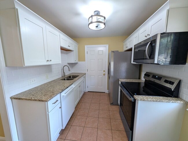 Building Photo - You won't find better!  2 Bed/1 Bath.  Dup...