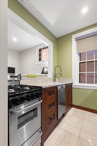 Building Photo - 80 West Cedar St