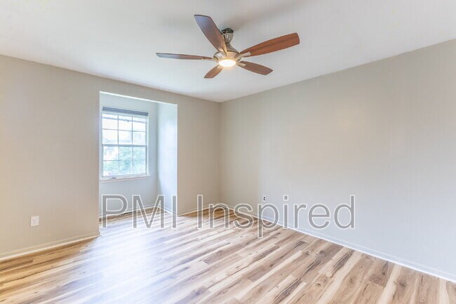 Building Photo - 2404 Buckingham Cir