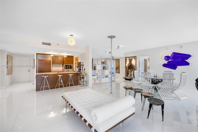 Building Photo - 475 Brickell Ave