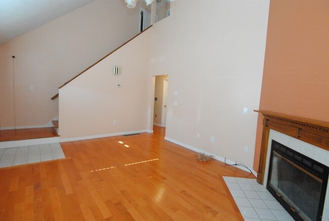 Building Photo - 78 Cadogan Way