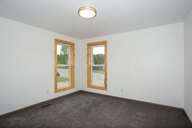 Building Photo - 3 Bedroom, 2 Bath Home in French Creek