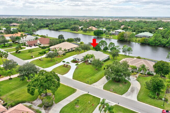 Building Photo - 8028 Plantation Lakes Dr