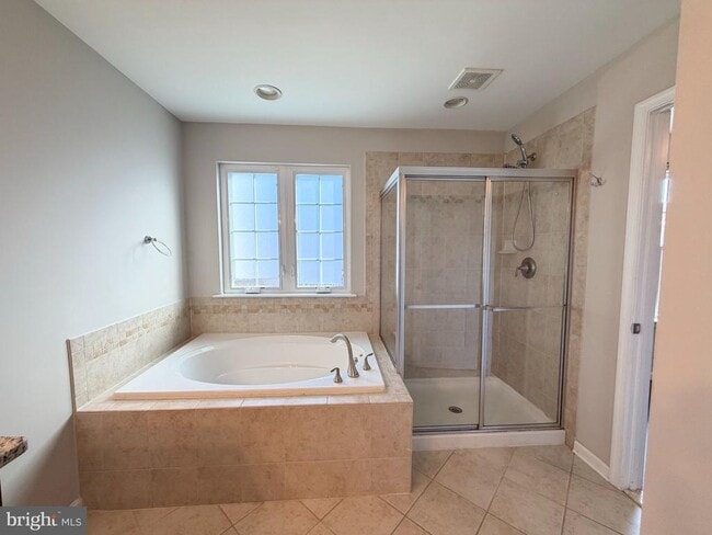 Building Photo - 1607 Sun High Terrace