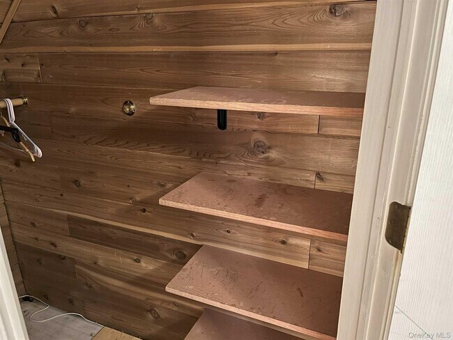 Building Photo - 8 James St