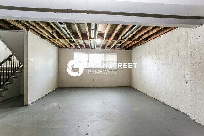 Building Photo - 3 Bedroom Pet-Friendly Home in Columbus, OH with Main Street Renewal