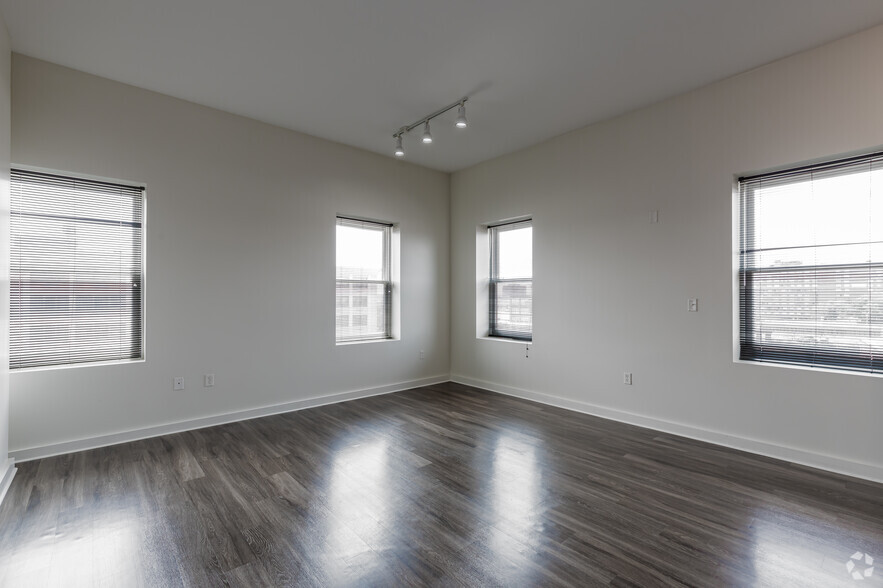 1BR, 1BA - Living Room - 179 Allyn