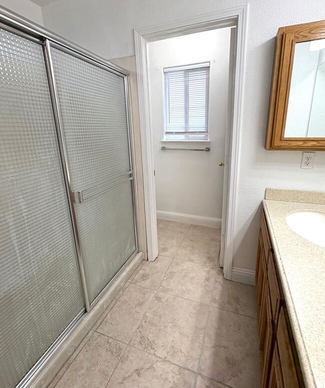 Building Photo - 2 WEEKS FREE RENT December Special Beautiful home in Turlock