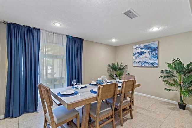 Building Photo - 1405 Delabrook Ct