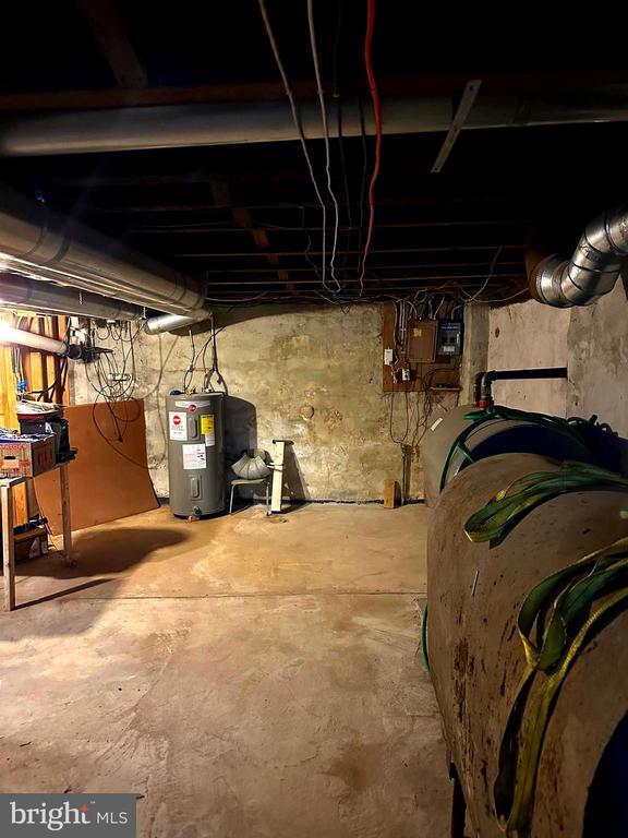 Building Photo - 695 W Kings Hwy