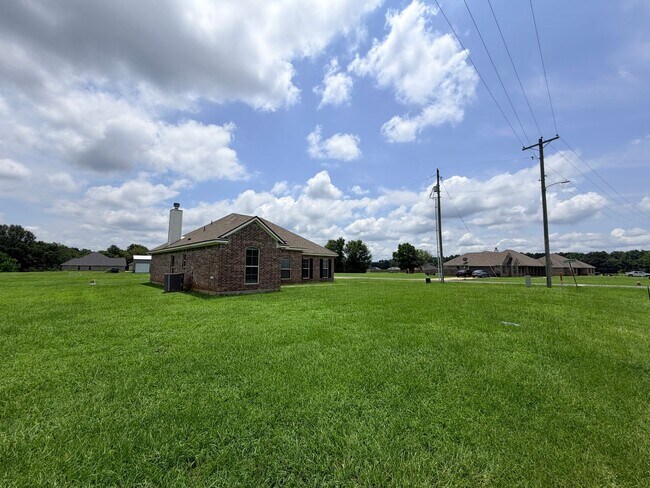 Building Photo - 3520 Windwood Circle.