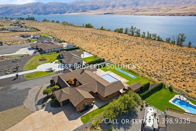 Building Photo - Jaw Dropping Home Overlooking the Columbia...