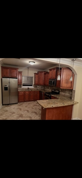 Building Photo - 9 Shephard Ave