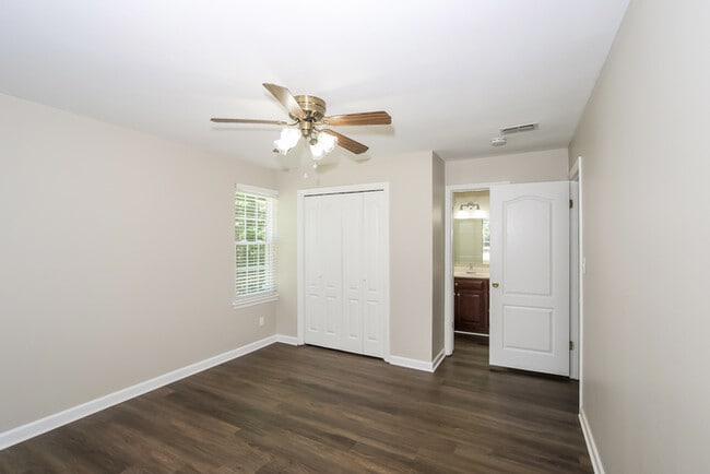 Building Photo - 543 Fairfield Way