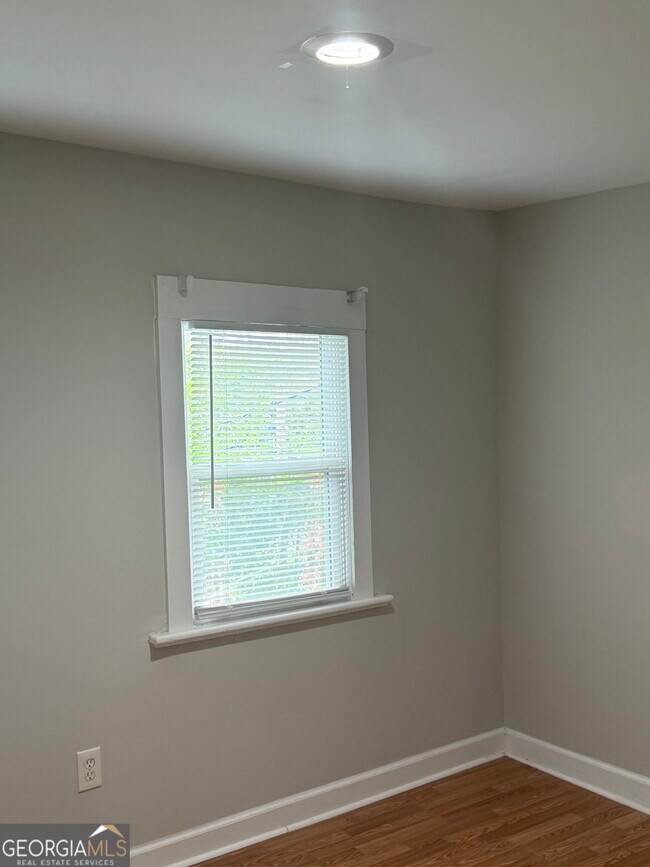 Building Photo - 1750 Linwood Ave