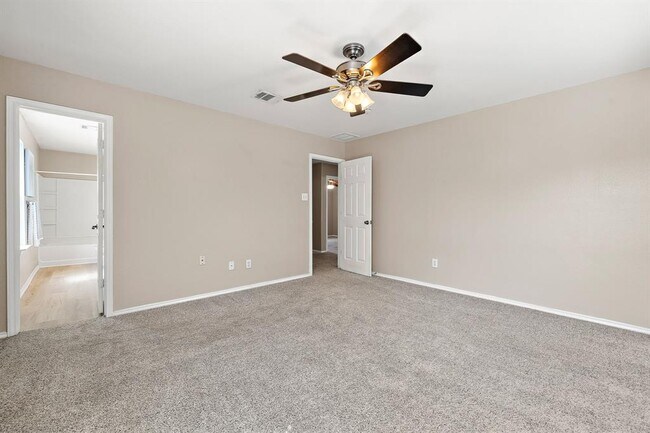 Building Photo - 5705 Viewpoint Dr