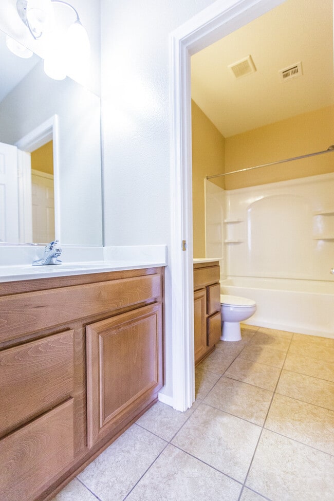 Building Photo - Beautiful Mountain's Edge Community