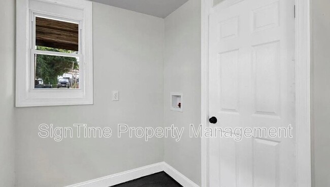 Building Photo - 12 S Main St