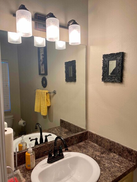 Half bathroom - 1359 Avon Ln