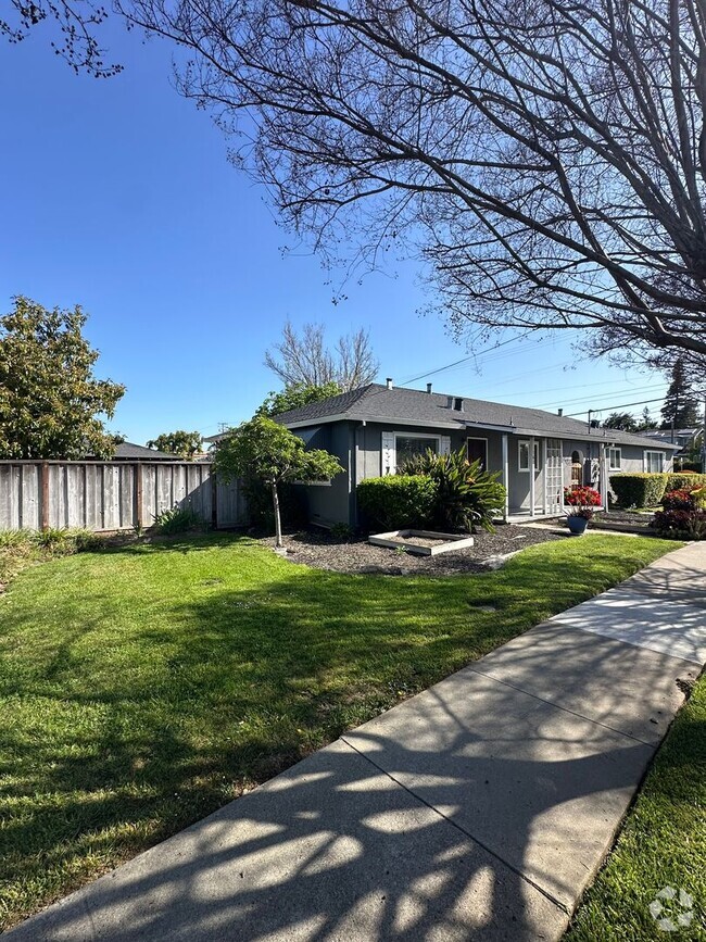 Building Photo - Don't miss this clean and cozy duplex with...
