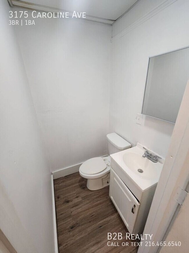 Building Photo - 3175 Caroline Ave